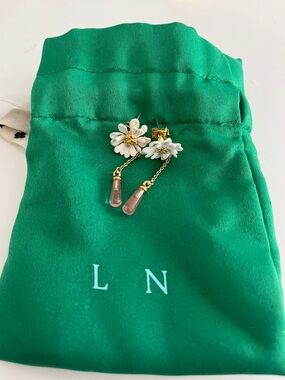 Daisy Drop Earrings with Pink Teardrop Drops by Les Néréides